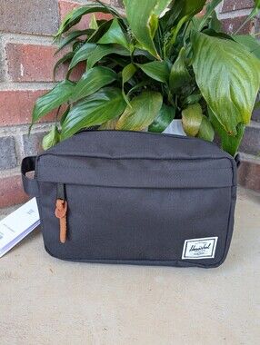🖤NWT Herschel Supply Company Chapter 5L Travel Toiletry Bag with Leather Pull